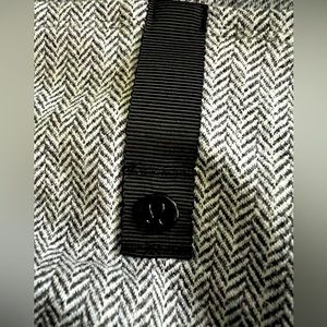 Lululemon Vinyasa Scarf black gray herringbone